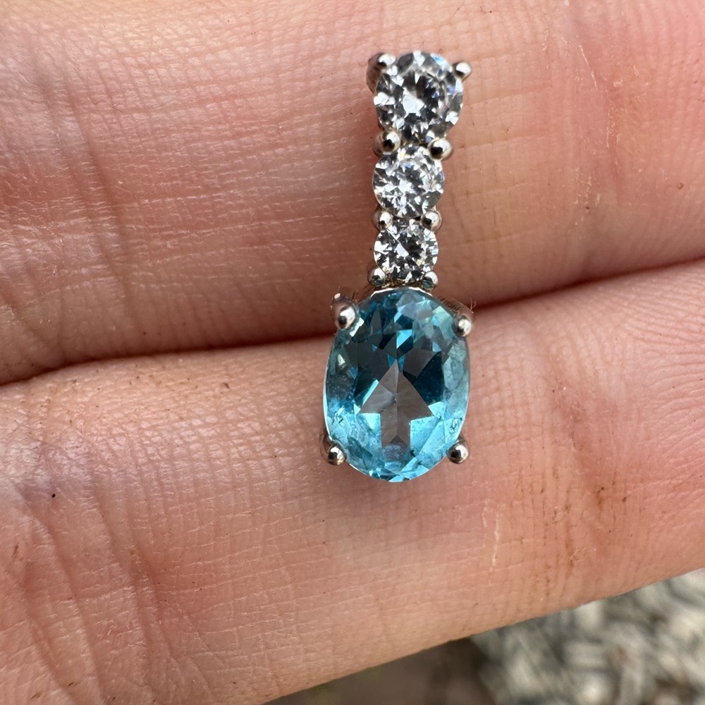 Solid sterling genuine blue topaz/goshenite pendant _super sparkly - Picture 7 of 16